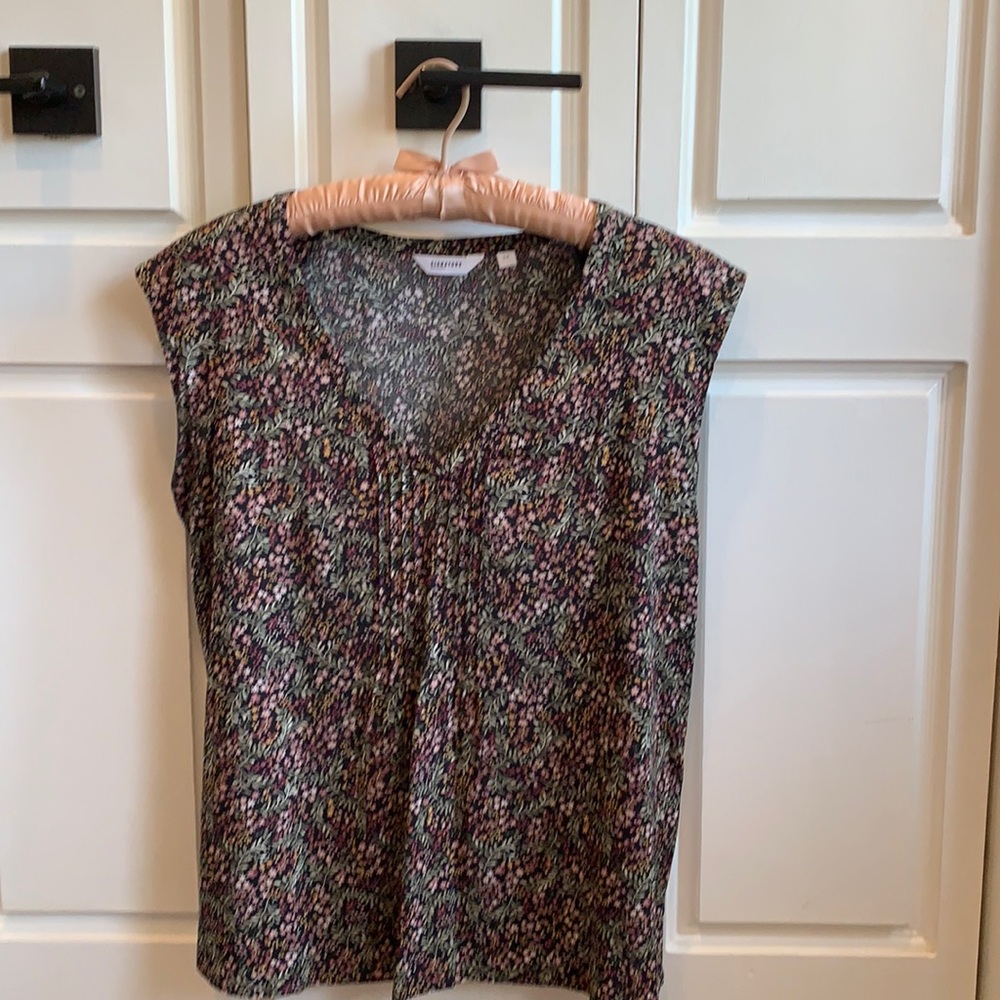 Reitmans Signature sleeveless blouse